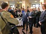 Владимир Путин поет со студентами Владимир Путин поет со студентами
