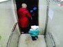 Ребенок в лифте Ребенок в лифте
