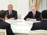 Владимир Путин и Игорь Сечин на встрече с представителями деловых кругов Владимир Путин и Игорь Сечин на встрече с представителями деловых кругов