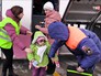 Сотрудники МЧС встречают детей из Донбасса прибывших на лечение Сотрудники МЧС встречают детей из Донбасса прибывших на лечение