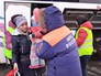 Сотрудники МЧС встречают детей из Донбасса прибывших на лечение Сотрудники МЧС встречают детей из Донбасса прибывших на лечение