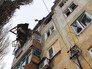 Дом, пострадавший в результате обстрела украинскими силовиками Донецка Дом, пострадавший в результате обстрела украинскими силовиками Донецка