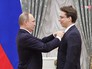 Президент Владимир Путин награждает молодых ученых Президент Владимир Путин награждает молодых ученых