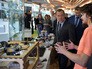 Председатель правительства России Дмитрий Медведев во время осмотра инновационных разработок, в ходе посещения центра "Сколково" Председатель правительства России Дмитрий Медведев во время осмотра инновационных разработок, в ходе посещения центра "Сколково"