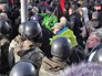 Полиция Украины сдерживает митингующих Полиция Украины сдерживает митингующих