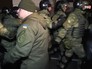 Полиция Украины сдерживает митингующих Полиция Украины сдерживает митингующих