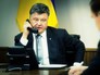 Пётр Порошенко разговаривает по телефону Пётр Порошенко разговаривает по телефону