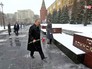 Президент России Владимир Путин возлогает цветы в монументу "Города воинской славы" Президент России Владимир Путин возлогает цветы в монументу "Города воинской славы"