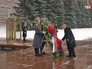 Владимир Путин возложил венок к Могиле Неизвестного Солдата Владимир Путин возложил венок к Могиле Неизвестного Солдата