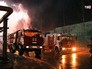 Пожарные машины на месте возгорания Пожарные машины на месте возгорания