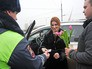 Сотрудники ДПС поздрпаляют женщин с 8 Марта Сотрудники ДПС поздрпаляют женщин с 8 Марта