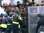 Полиция Южной Кореи препядствует уличным беспорядкам Полиция Южной Кореи препядствует уличным беспорядкам