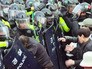 Полиция Южной Кореи препядствует уличным беспорядкам Полиция Южной Кореи препядствует уличным беспорядкам