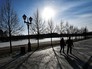 Отдыхающие в парке в Москве Отдыхающие в парке в Москве