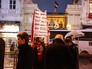 Участники акции протеста у здания консульства Ниделандов в Стамбуле, Турция Участники акции протеста у здания консульства Ниделандов в Стамбуле, Турция