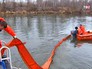 Учения спасателей МЧС по ликвидации разлива нефти на воде Учения спасателей МЧС по ликвидации разлива нефти на воде