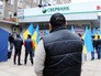 Украинские радикалы блокируют работу Сбербанка России Украинские радикалы блокируют работу Сбербанка России