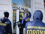 Украинские радикалы блокируют отделение российского банка Украинские радикалы блокируют отделение российского банка