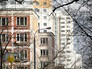 Пятиэтажки на фоне новостроек Пятиэтажки на фоне новостроек
