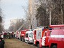 Экстренные службы на месте пожара в многоквартирном доме Экстренные службы на месте пожара в многоквартирном доме