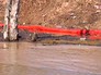 Выставленные боновые заграждения в месте загрязнения водоема Выставленные боновые заграждения в месте загрязнения водоема