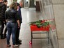 Цветы на станции метро "Лубянка" в память о погибших в теракте 29 марта 2010 Цветы на станции метро "Лубянка" в память о погибших в теракте 29 марта 2010