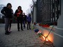 Цветы и свечи у посольства России в Риге в память о погибших в результате взрыва в метро Санкт-Петербурга Цветы и свечи у посольства России в Риге в память о погибших в результате взрыва в метро Санкт-Петербурга