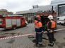 Сотрудники правоохранительных органов и пожарной службы МЧС России у станции метро "Сенная площадь" в Санкт-Петербурге Сотрудники правоохранительных органов и пожарной службы МЧС России у станции метро "Сенная площадь" в Санкт-Петербурге