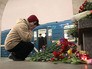 Женщина на станции метро "Технологический институт" в Санкт-Петербурге, где накануне произошел взрыв Женщина на станции метро "Технологический институт" в Санкт-Петербурге, где накануне произошел взрыв