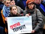 Участники антитеррористический митинга "Мы против терроризма" во Владивостоке Участники антитеррористический митинга "Мы против терроризма" во Владивостоке