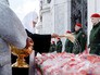 Патриарх Московский и всея Руси Кирилл освещает куличи Патриарх Московский и всея Руси Кирилл освещает куличи