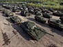Танк Т-14 на гусеничной платформе "Армата" (на первом плане) на репетиции военного парада Танк Т-14 на гусеничной платформе "Армата" (на первом плане) на репетиции военного парада
