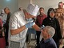 Врачи осматривают жителей Сирии Врачи осматривают жителей Сирии
