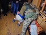Бойцы ФСБ проводят задержание Бойцы ФСБ проводят задержание