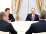 Президент России Владимир Путин и гендиректор, председатель правления нефтегазового концерна "ОМФау" Райнер Зеле Президент России Владимир Путин и гендиректор, председатель правления нефтегазового концерна "ОМФау" Райнер Зеле