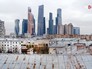 Старые дома на фоне небоскребов Москва-Сити Старые дома на фоне небоскребов Москва-Сити