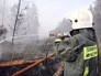 Пожарные борются с лесными пожарами Пожарные борются с лесными пожарами