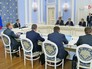 Дмитрий Медведев на заседании с членами правительства РФ Дмитрий Медведев на заседании с членами правительства РФ