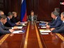 Председатель правительства России Дмитрий Медведев проводит заседание Председатель правительства России Дмитрий Медведев проводит заседание