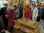 Верующие на службе в храме Верующие на службе в храме