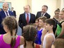 Президент России Владимир Путин и юные спортсмены Президент России Владимир Путин и юные спортсмены