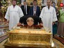 Владимир Путин приложился к мощам святителя Николая Чудотворца Владимир Путин приложился к мощам святителя Николая Чудотворца