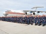 Отряд спасателей МЧС возле транспортного самолета Ил-76 Отряд спасателей МЧС возле транспортного самолета Ил-76