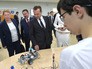 Председатель правительства РФ Дмитрий Медведев во время посещения в День защиты детей Центра дополнительного образования "Детский технопарк "Кванториум"" Председатель правительства РФ Дмитрий Медведев во время посещения в День защиты детей Центра дополнительного образования "Детский технопарк "Кванториум""