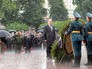 Владимир Путин возлагает цветы к Могиле Неизвестного Солдата Владимир Путин возлагает цветы к Могиле Неизвестного Солдата