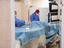 Врачи проводят операцию Врачи проводят операцию