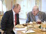 Президент России Владимир Путин и писатель Даниил Гранин Президент России Владимир Путин и писатель Даниил Гранин