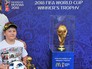 Демонстрация кубока Чемпионата мира по футболу 2018 года Демонстрация кубока Чемпионата мира по футболу 2018 года