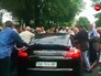 Porsche въехал в толпу митингующих у здания правительства Украинца в Киеве Porsche въехал в толпу митингующих у здания правительства Украинца в Киеве