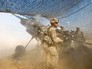 Военнослужащие армии США ведут ведут стрельбу из артиллерии Военнослужащие армии США ведут ведут стрельбу из артиллерии